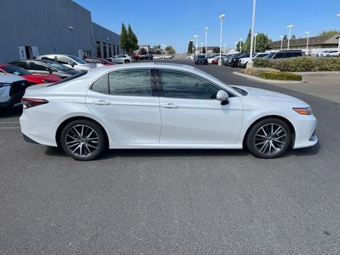 Used 2022 Toyota Camry XLE w/ Navigation Upgrade Package FWD image 3