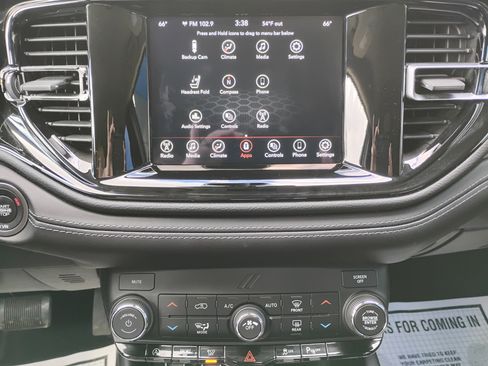 Used 2022 Dodge Durango SXT AWD/4WD image 7