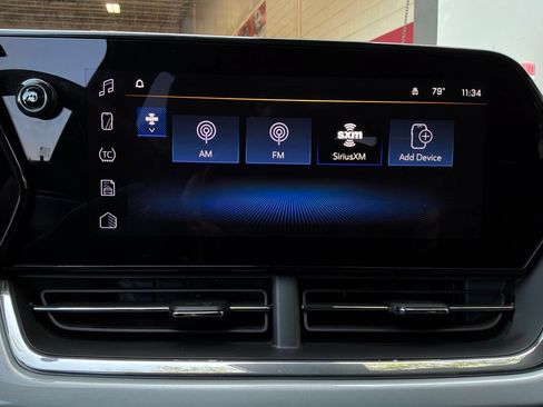 Used 2025 Chevrolet Trax LT FWD image 29
