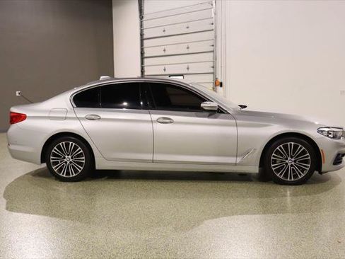 Used 2017 BMW 530i RWD image 11