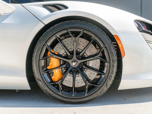 Used 2023 McLaren Artura RWD image 42
