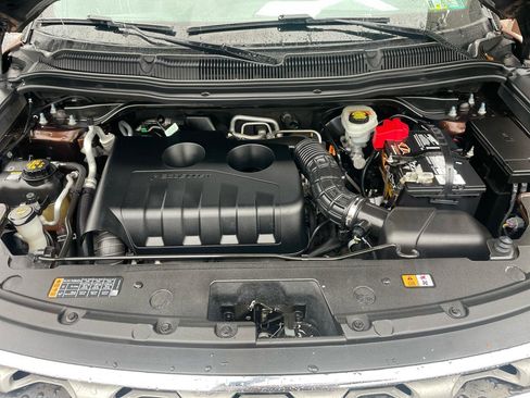Used 2017 Ford Explorer XLT w/ Equipment Group 202A AWD/4WD image 11