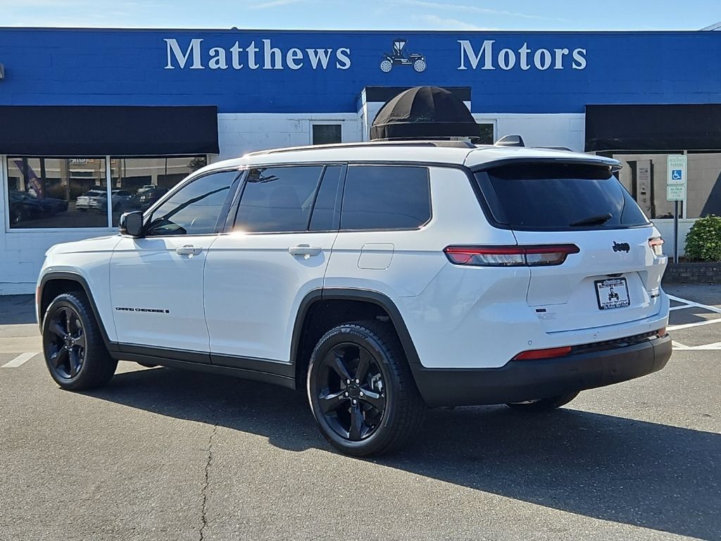Used 2022 Jeep Grand Cherokee L Limited w/ Black Appearance Package RWD image 5