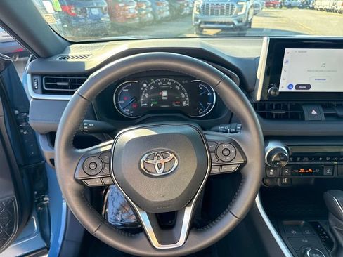Used 2025 Toyota RAV4 SE AWD/4WD image 16
