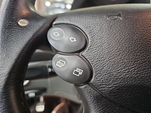 Used 2005 Mercedes-Benz SL 55 AMG image 16