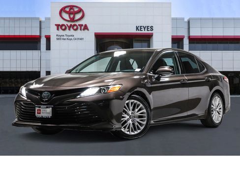 Certified 2018 Toyota Camry XLE w/ Audio Package FWD image 1