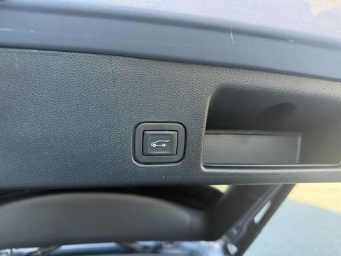 Used 2025 Chevrolet Equinox EV LT AWD/4WD image 20