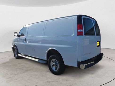Used 2024 GMC Savana 2500 w/ Driver Convenience Package RWD image 3