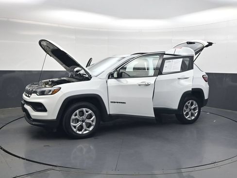 Used 2025 Jeep Compass Latitude AWD/4WD image 43