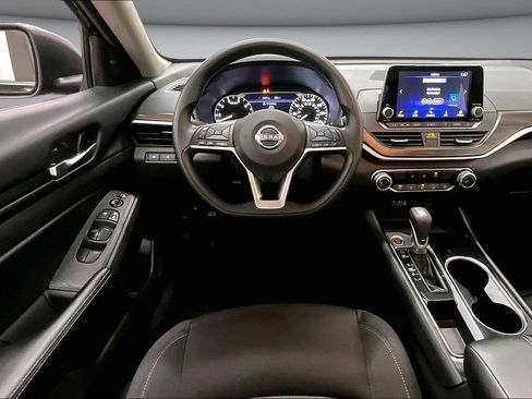 Used 2024 Nissan Altima 2.5 SV FWD image 8