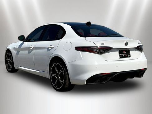 Used 2024 Alfa Romeo Giulia Veloce AWD/4WD image 4