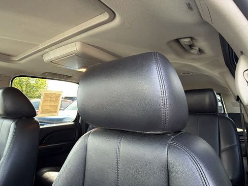 Used 2014 Chevrolet Suburban LT w/ Luxury Package AWD/4WD image 11