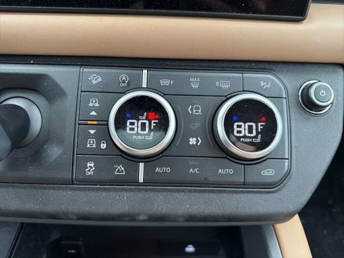 Used 2025 Land Rover Defender 110 X-Dynamic SE image 33