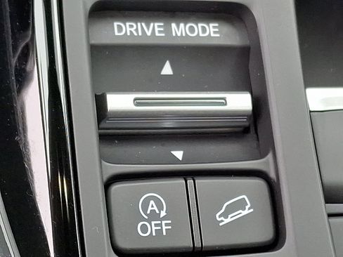 Used 2025 Honda Pilot Elite image 26