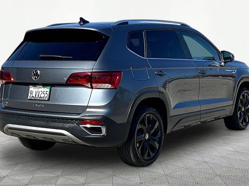 Used 2024 Volkswagen Taos SE w/ Panoramic Sunroof Package FWD image 6