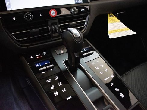 New 2026 Porsche Macan image 25