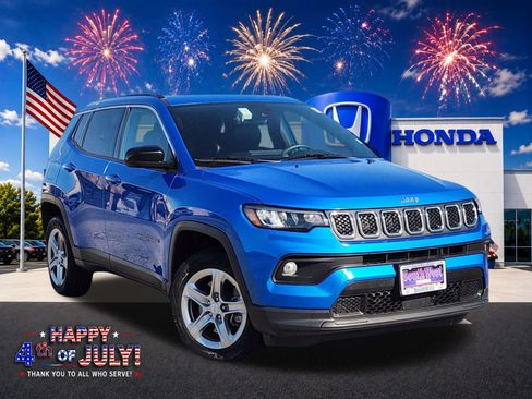 Used 2024 Jeep Compass Latitude AWD/4WD image 1