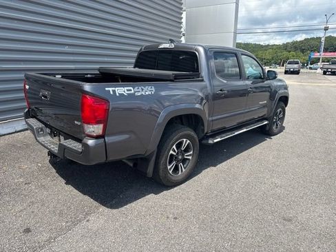 Used 2017 Toyota Tacoma TRD Sport w/ Tow Package (A/T) AWD/4WD image 4