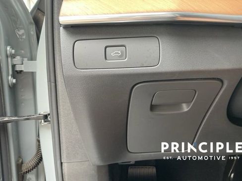 Certified 2025 Volvo XC90 B6 Ultra AWD/4WD image 22