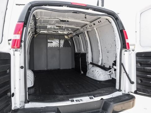 Used 2021 Chevrolet Express 3500 w/ Driver Convenience Package RWD image 47