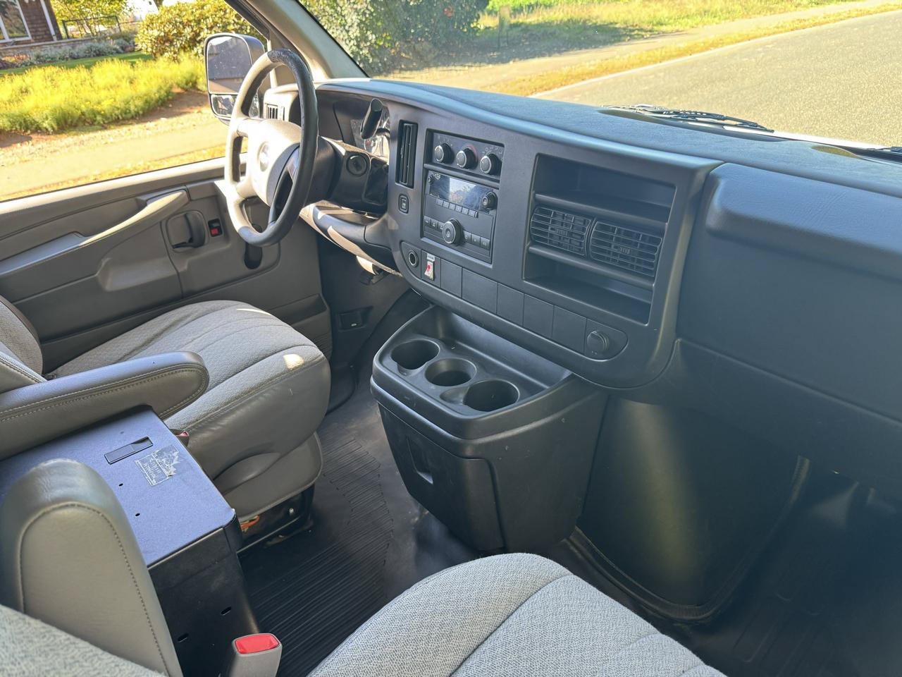 Used 2010 Chevrolet Express 2500 RWD image 15