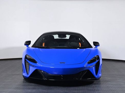 Used 2024 McLaren Artura RWD image 8