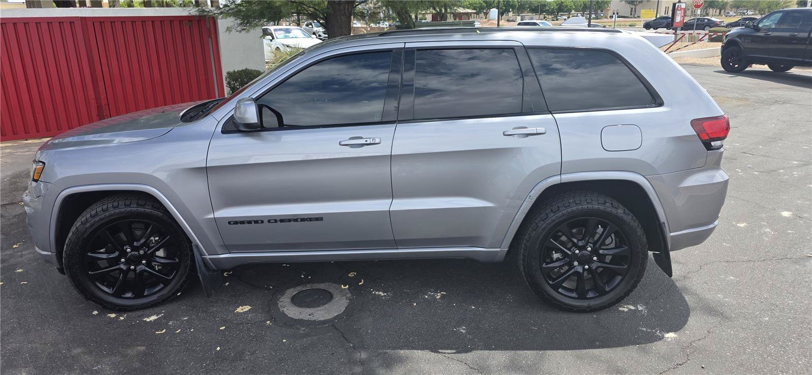 Used 2020 Jeep Grand Cherokee Altitude AWD/4WD image 8