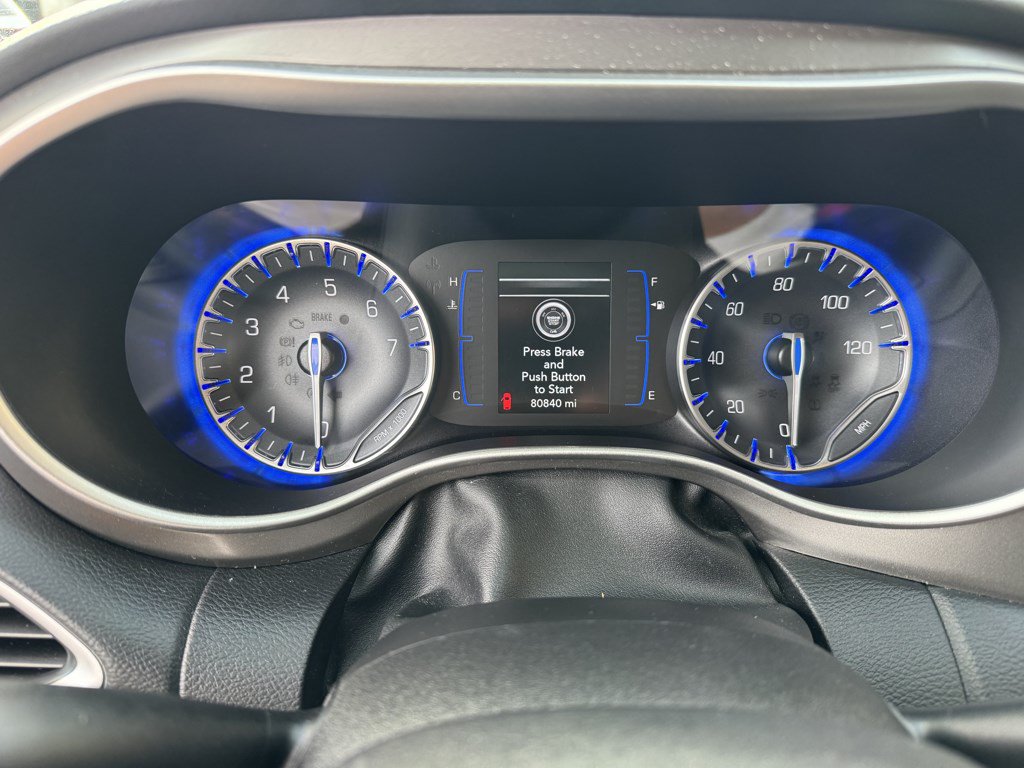Used 2020 Chrysler Pacifica Touring FWD image 13