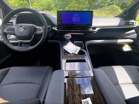 New 2026 Toyota Sienna Platinum AWD/4WD image 12