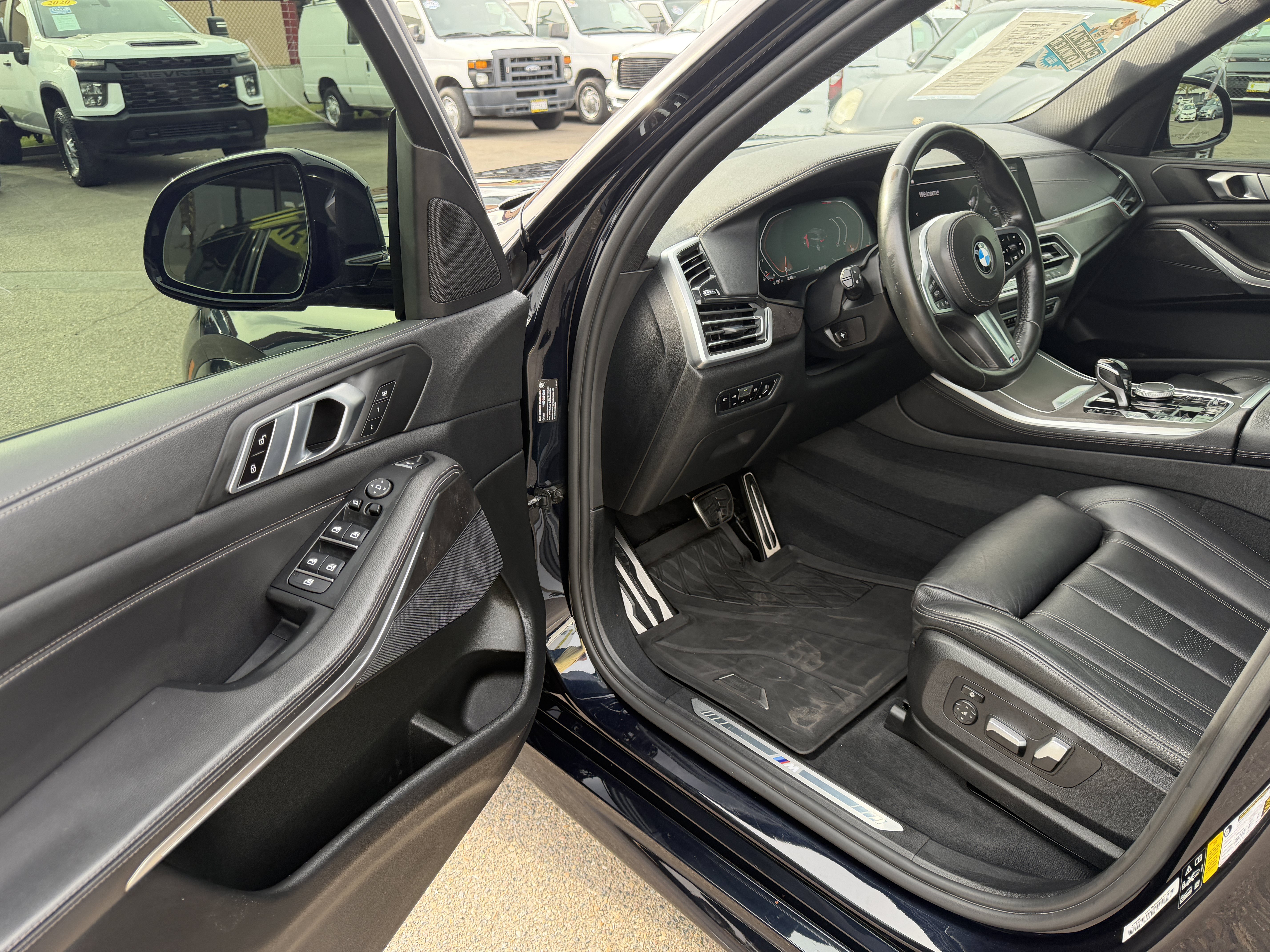 Used 2020 BMW X5 xDrive40i w/ M Sport Package AWD/4WD image 18