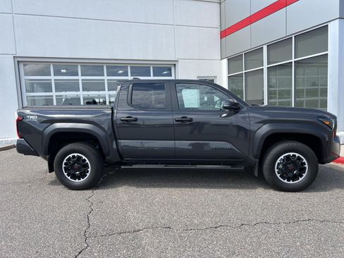 Used 2024 Toyota Tacoma TRD Off-Road w/ TRD Off Road Upgrade Package AWD/4WD image 20