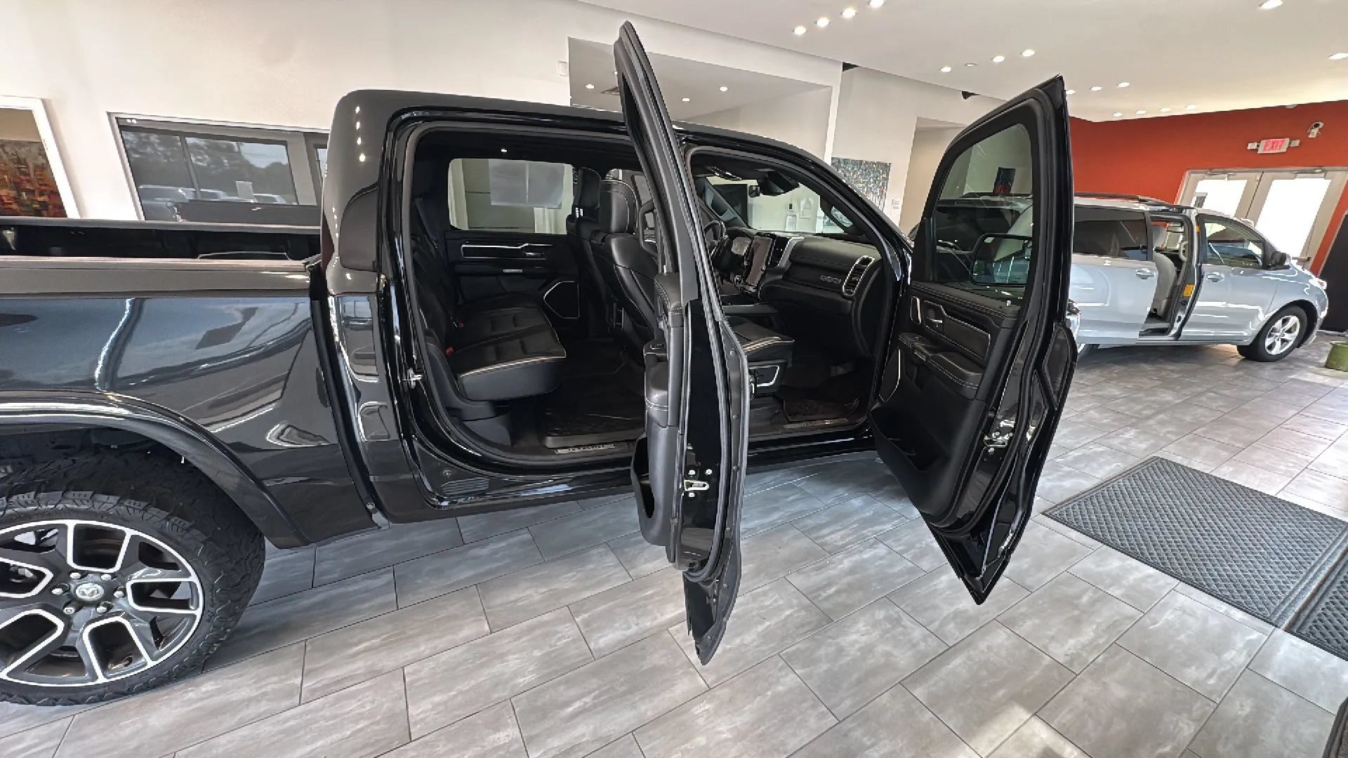 Used 2021 RAM 1500 Laramie AWD/4WD image 30