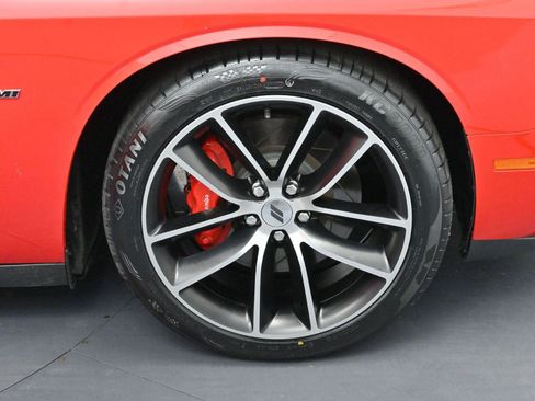 Used 2018 Dodge Challenger R/T w/ Performance Handling Group image 29