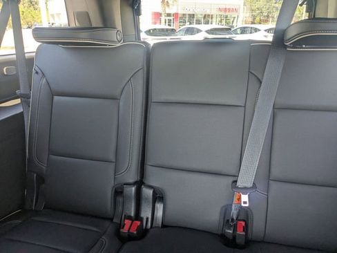 Used 2022 GMC Yukon XL SLT w/ SLT Premium Package image 29