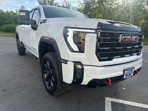 Used 2024 GMC Sierra 2500 AT4 w/ AT4 Premium Plus Package AWD/4WD image 7