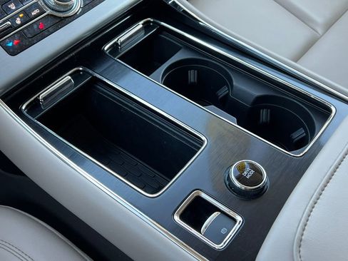 Used 2023 Lincoln Aviator AWD w/ Premium Package image 29