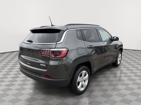 Used 2019 Jeep Compass Latitude w/ Cold Weather Group AWD/4WD image 9