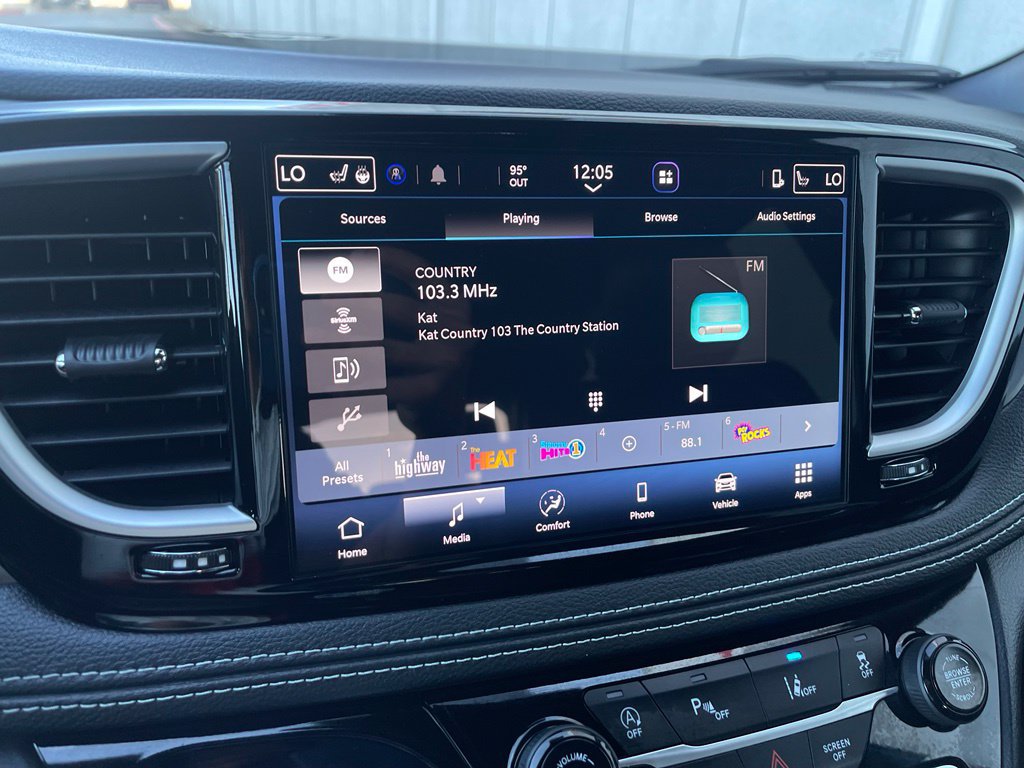 New 2027 Chrysler Pacifica Select FWD image 24