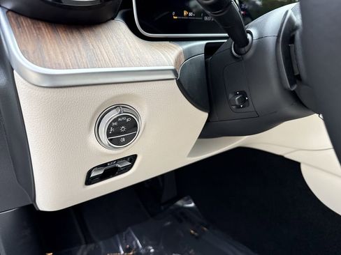 New 2025 Mercedes-Benz C 300 4MATIC Sedan image 12