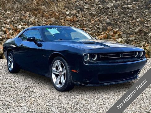 Used 2017 Dodge Challenger R/T RWD image 10