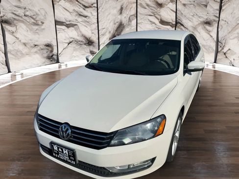 Used 2015 Volkswagen Passat 1.8T Limited Edition image 1