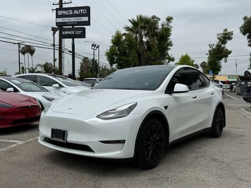 Used 2021 Tesla Model Y Long Range AWD/4WD image 3