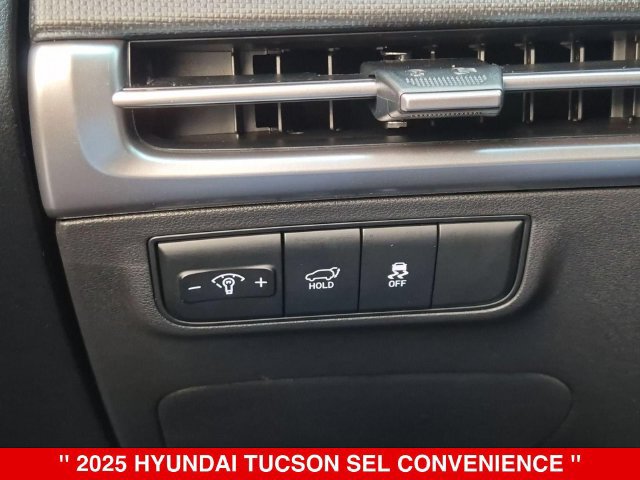 Used 2025 Hyundai Tucson SEL AWD/4WD image 19