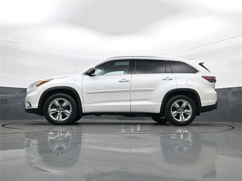 Used 2016 Toyota Highlander Limited Platinum image 29
