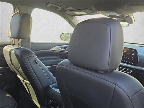 Used 2025 Chevrolet Traverse LT w/ Driver Confidence Package FWD image 22