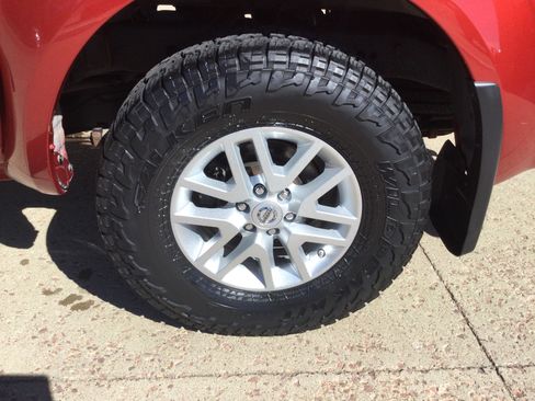 Used 2018 Nissan Frontier SV AWD/4WD image 5