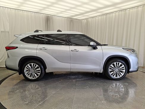 Used 2023 Toyota Highlander Platinum AWD/4WD image 29