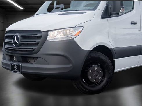 Used 2025 Mercedes-Benz Sprinter 4500 image 14