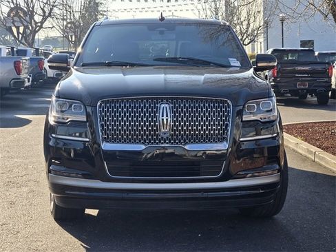 Used 2024 Lincoln Navigator Reserve image 2