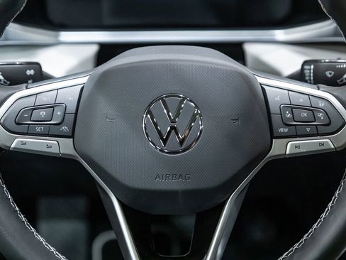New 2026 Volkswagen Taos SE FWD image 16